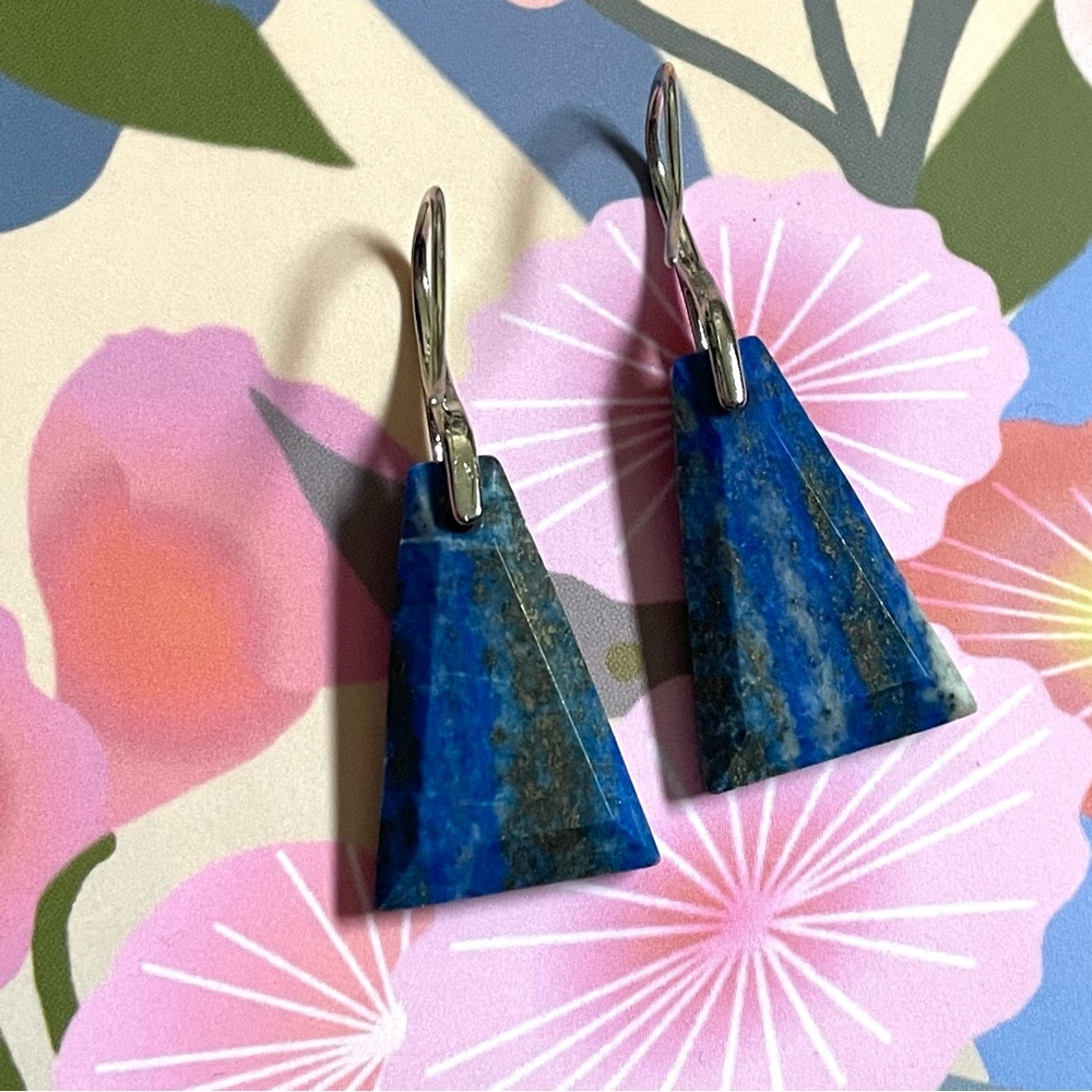 Minimalist faceted blue stone (lapis?) silvertone dangle earrings